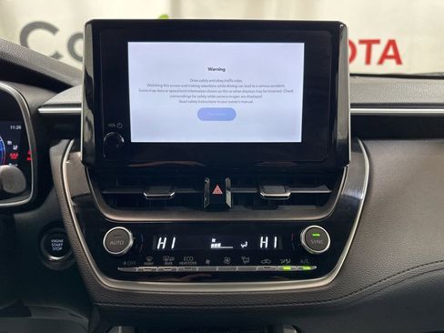 Used 2023 Toyota Corolla Cross XLE w/ Convenience Package FWD image 31