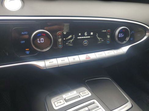 Used 2022 Genesis GV70 2.5T w/ Select Package image 32