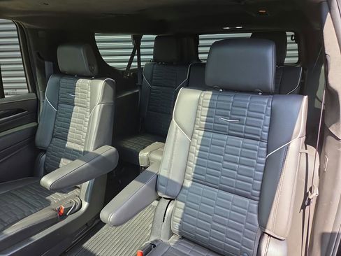 Used 2023 Cadillac Escalade ESV V AWD/4WD image 16