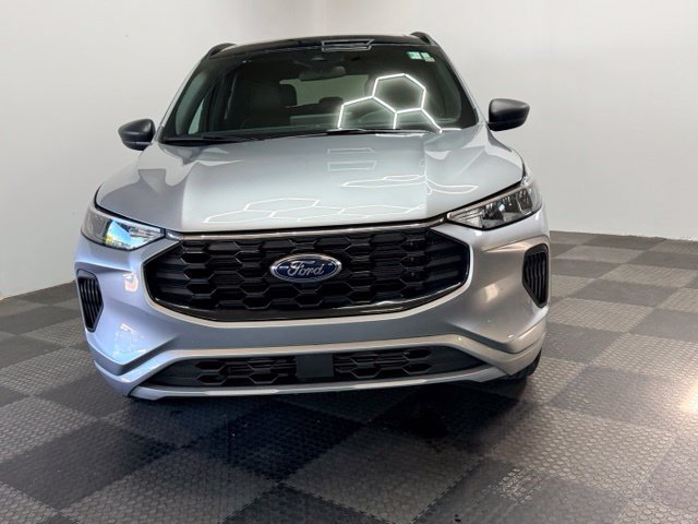 Used 2023 Ford Escape ST-Line w/ Tech Pack #1 AWD/4WD image 4