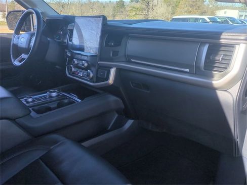 Used 2024 Ford Expedition XLT image 35