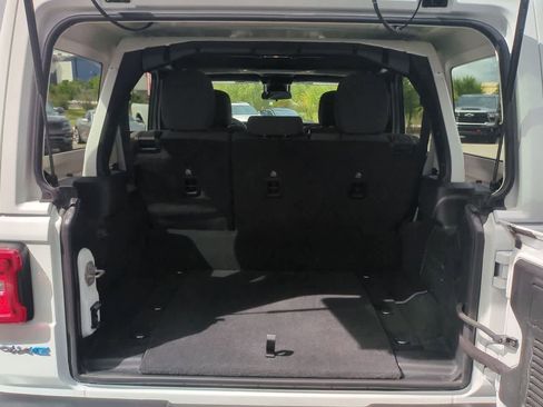 Used 2024 Jeep Wrangler Unlimited Sahara AWD/4WD image 34