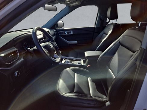 Certified 2023 Ford Explorer XLT w/ Equipment Group 202A image 11