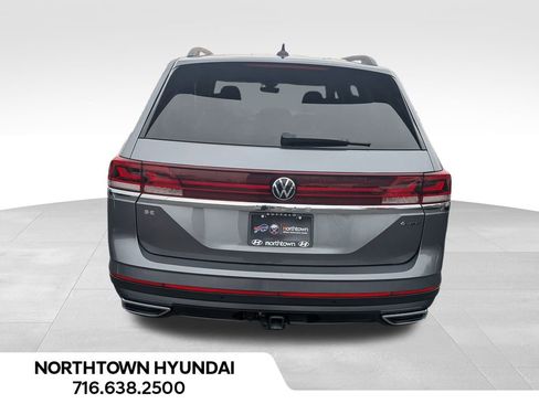 Used 2025 Volkswagen Atlas SE image 13