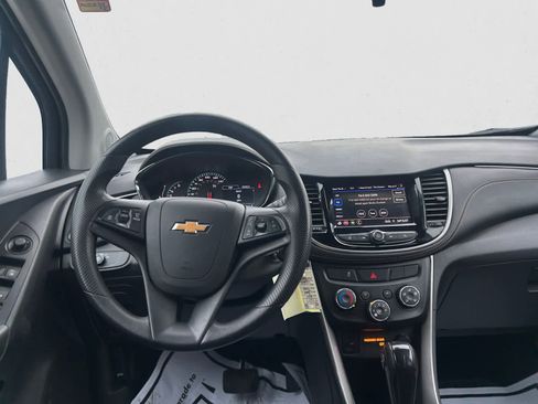 Used 2021 Chevrolet Trax LS w/ Tint and Cruise Package image 12