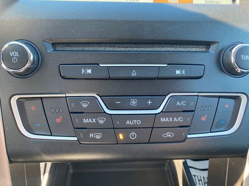 Used 2017 Ford Fusion SE w/ Fusion SE Technology Package image 29