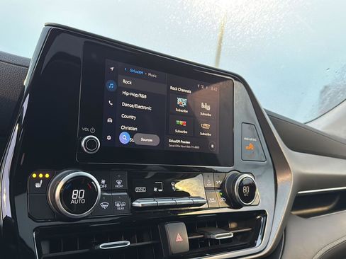 Certified 2023 Toyota Highlander XLE image 21