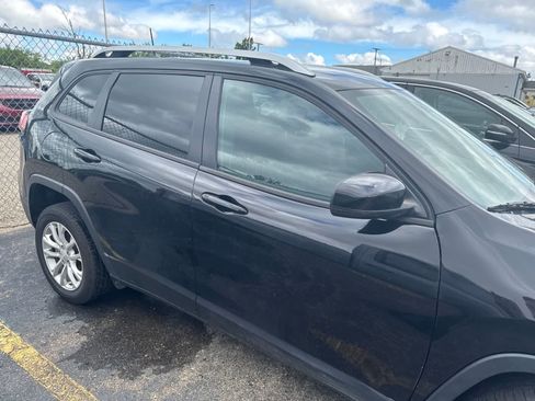 Used 2021 Jeep Cherokee Latitude FWD image 7