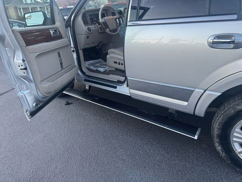 Used 2014 Lincoln Navigator 4WD image 23