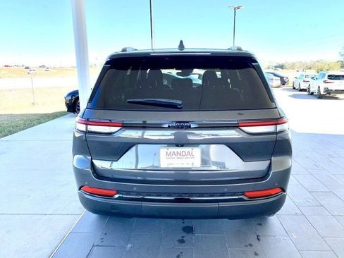 Used 2023 Jeep Grand Cherokee Altitude image 7