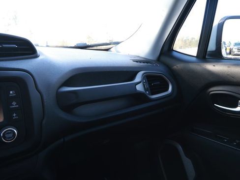 Used 2017 Jeep Renegade Latitude image 22