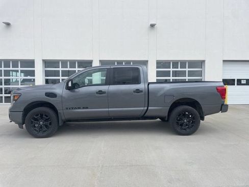 Used 2018 Nissan Titan SV w/ SV Convenience Package AWD/4WD image 6