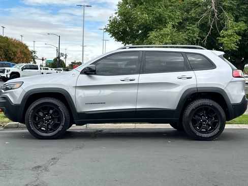 Used 2019 Jeep Cherokee Trailhawk AWD/4WD image 5