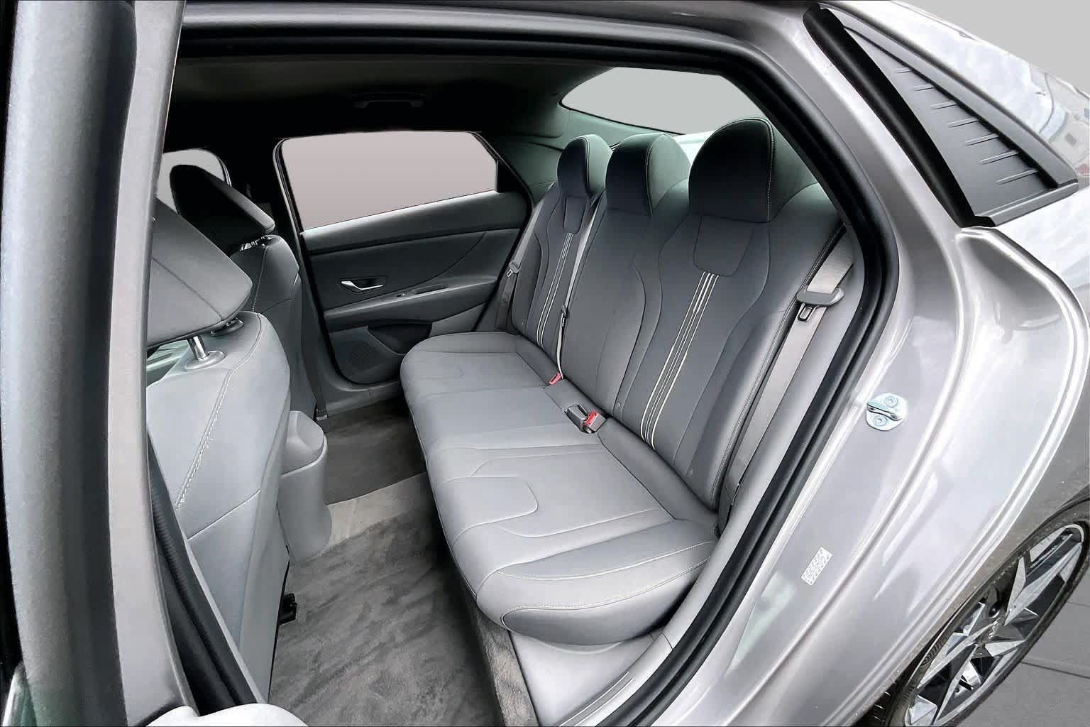 Used 2023 Hyundai Elantra SEL w/ Convenience Package FWD image 19
