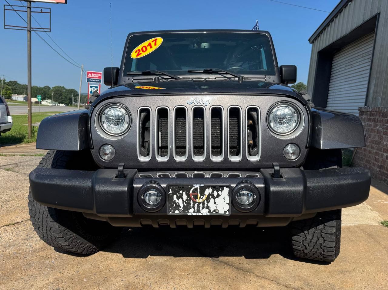 Used 2017 Jeep Wrangler Unlimited Sahara AWD/4WD image 3