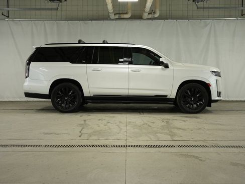 Used 2022 Cadillac Escalade ESV Sport w/ Touring Package image 6