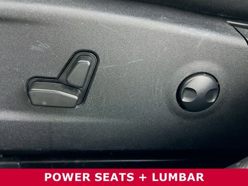 Used 2023 Chrysler 300 Touring w/ Sport Appearance Package image 4