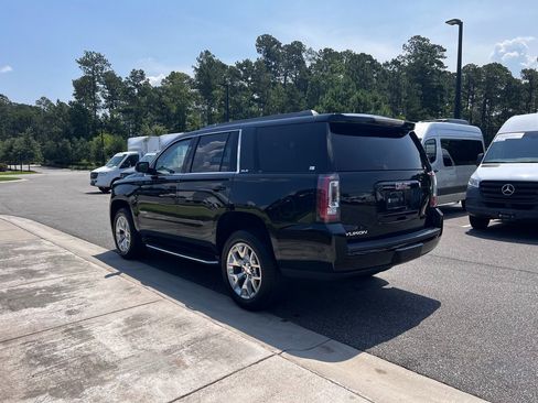 Used 2017 GMC Yukon SLE w/ SLE Value Package image 8