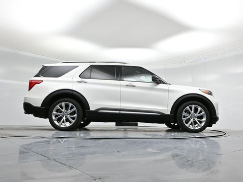 Certified 2022 Ford Explorer Platinum w/ Technology Package image 51
