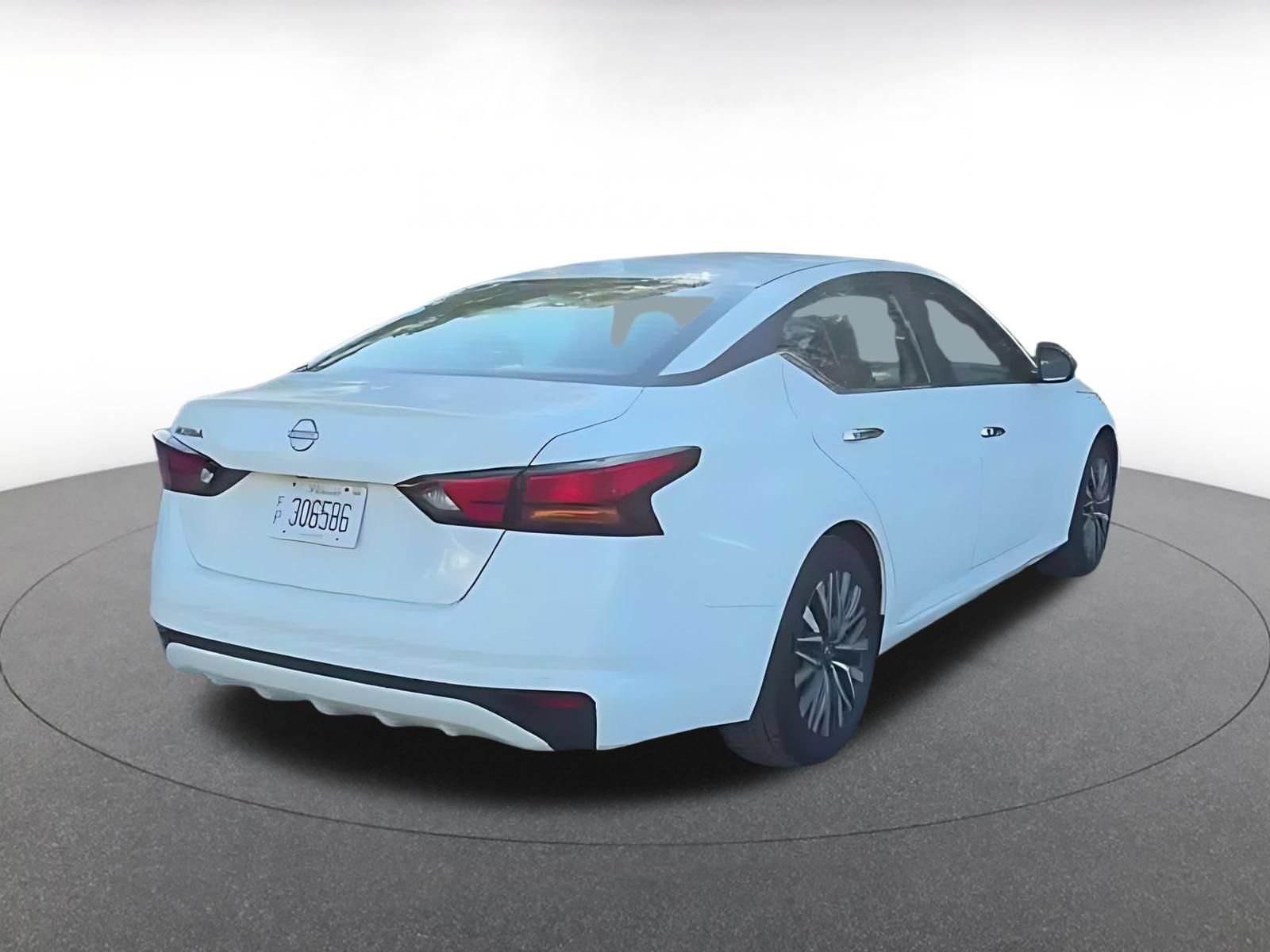 Used 2025 Nissan Altima 2.5 SV FWD image 13