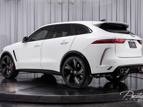 Used 2024 Jaguar F-PACE SVR image 12