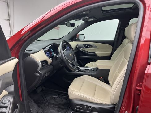 Certified 2023 Chevrolet Traverse LT w/ LT Premium Package image 3