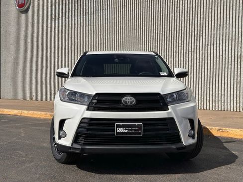 Used 2017 Toyota Highlander SE w/ Carpet Mat Package image 7