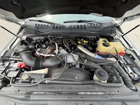 Used 2017 Ford F550 2WD Regular Cab Super Duty image 31