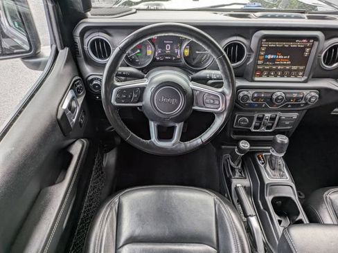 Used 2022 Jeep Wrangler Unlimited Sahara w/ Cold Weather Group AWD/4WD image 14