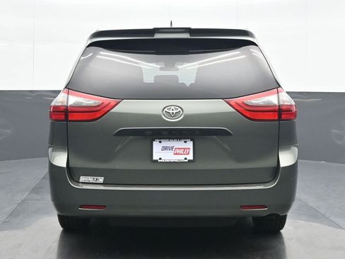Used 2020 Toyota Sienna L FWD image 5