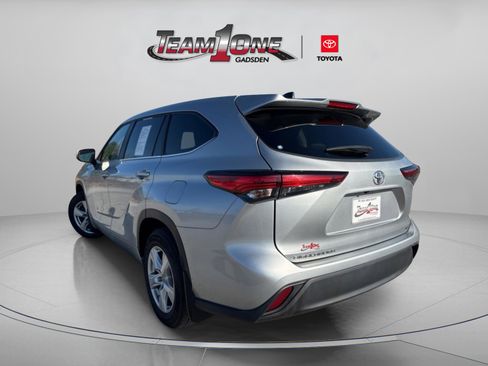 Used 2023 Toyota Highlander LE image 6
