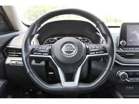 Used 2021 Nissan Altima 2.5 SR w/ SR Premium Package image 17