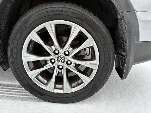 Used 2018 Toyota RAV4 Limited image 15