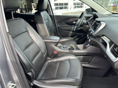 Used 2024 GMC Terrain SLT image 25