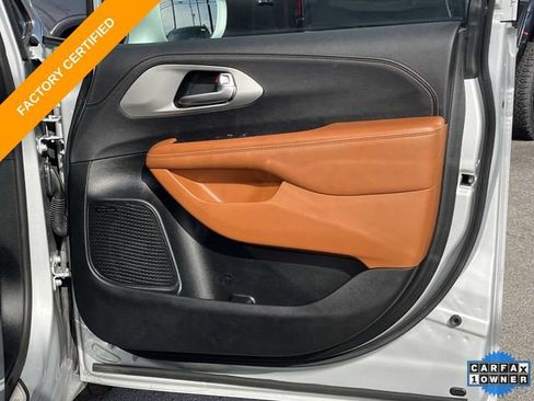 Used 2024 Chrysler Pacifica Pinnacle FWD image 26