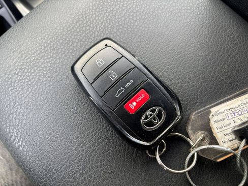 Used 2025 Toyota Camry SE image 22