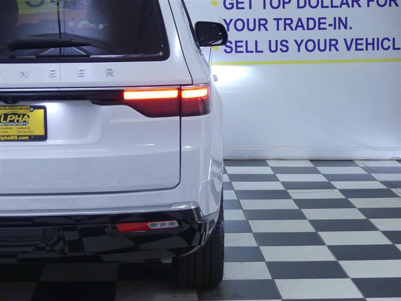 Used 2025 Jeep Wagoneer L Series II w/ 8-pass Seating Package AWD/4WD image 38