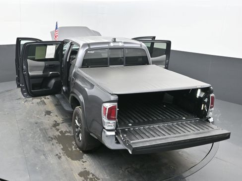 Used 2022 Toyota Tacoma SR5 w/ SR5 Appearance Package (SM) image 43