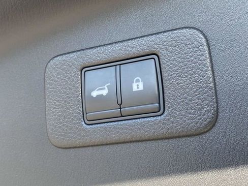 Used 2022 Nissan Armada SL w/ Captain's Chairs Package image 15