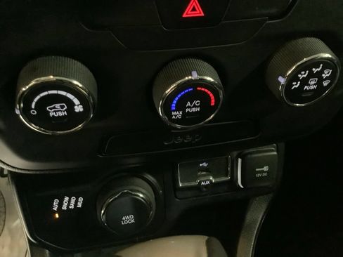 Used 2019 Jeep Renegade Sport AWD/4WD image 34
