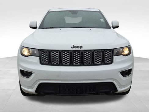 Used 2019 Jeep Grand Cherokee Altitude RWD image 3