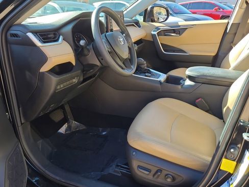Used 2022 Toyota RAV4 XLE image 11