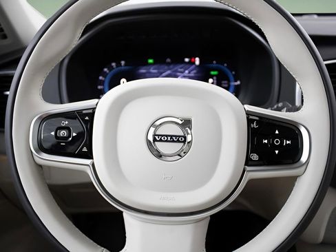 New 2025 Volvo XC90 T8 Plus w/ Protection Package Premier image 17