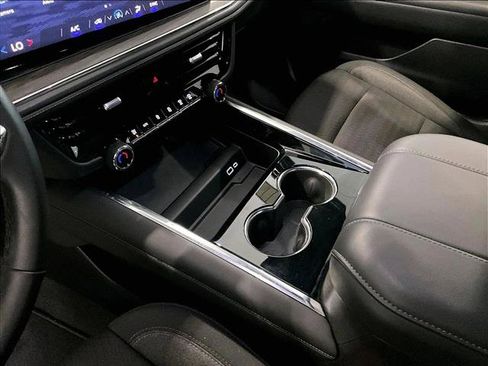 Used 2025 Chevrolet Tahoe LS RWD image 15