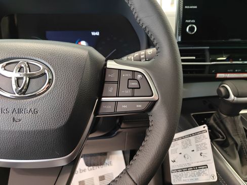 New 2026 Toyota Sienna XLE image 25