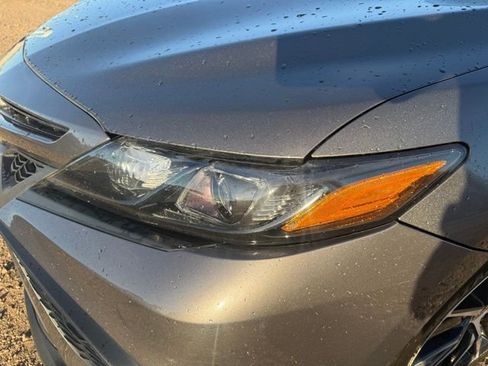 Used 2021 Toyota Camry SE image 9