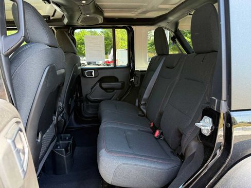 Used 2025 Jeep Wrangler Unlimited Rubicon AWD/4WD image 23