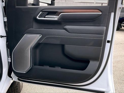 Certified 2025 GMC Sierra 3500 Denali w/ Denali Reserve Package image 22