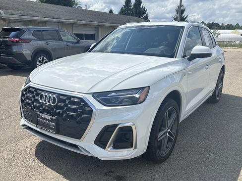 Used 2023 Audi Q5 e Premium Plus w/ Premium Plus Package AWD/4WD image 12