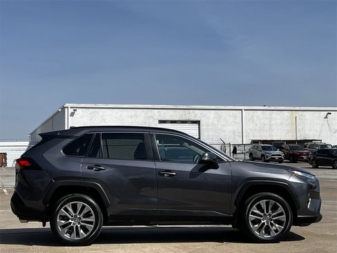 Used 2023 Toyota RAV4 XLE Premium image 3